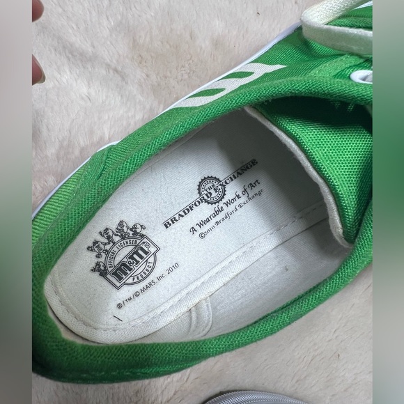 Bradford Exchange M&M’S sz 5 Canvas Tennis Shoes Sneakers Green Jeweled Charm - Picture 5 of 8